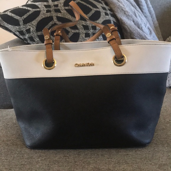 Calvin Klein Handbags - Calvin Klein purse